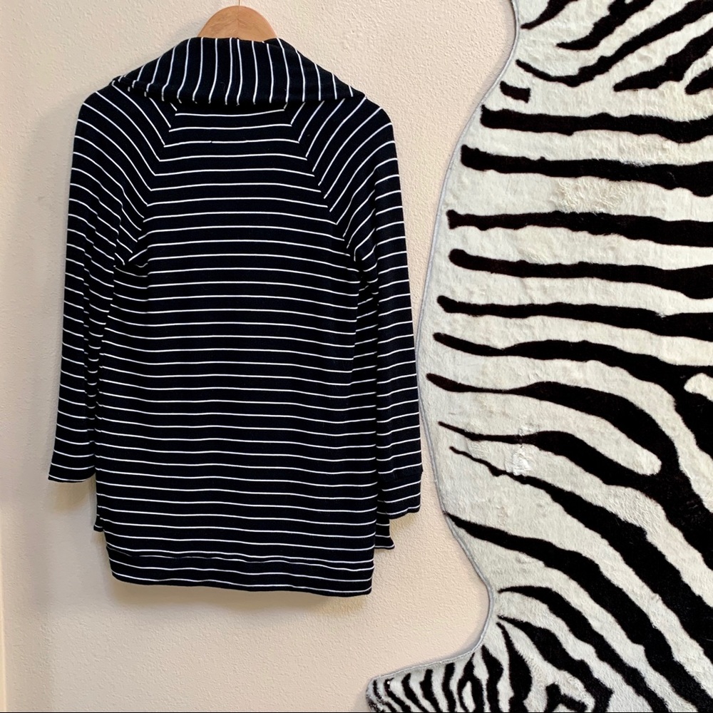 LOU AND GREY black and white LS Cardigan size XXS